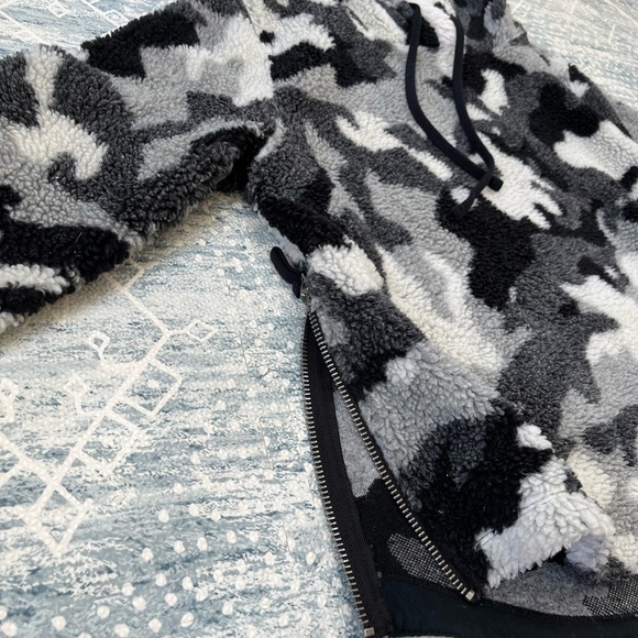 Pull over jacket - Picture 3 of 6